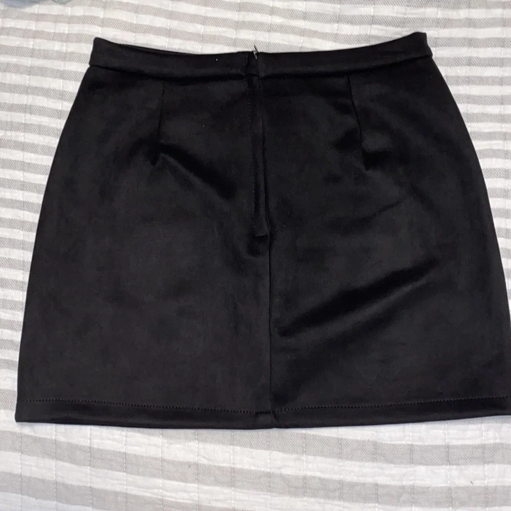 Black Mini Skirt - Picture 2 of 4